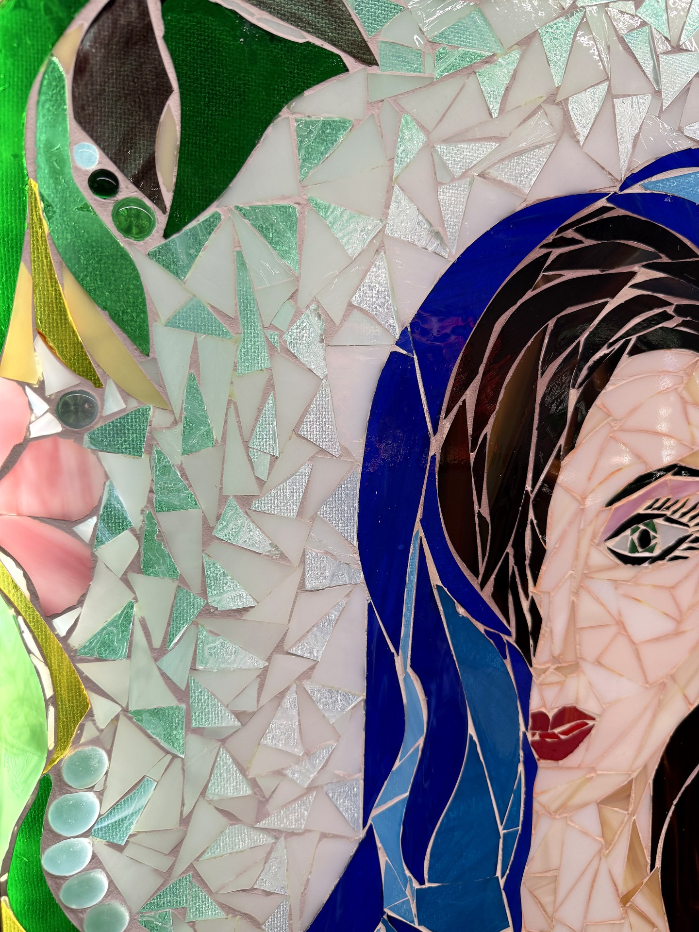 Sapphire Muse — face and hair detail
