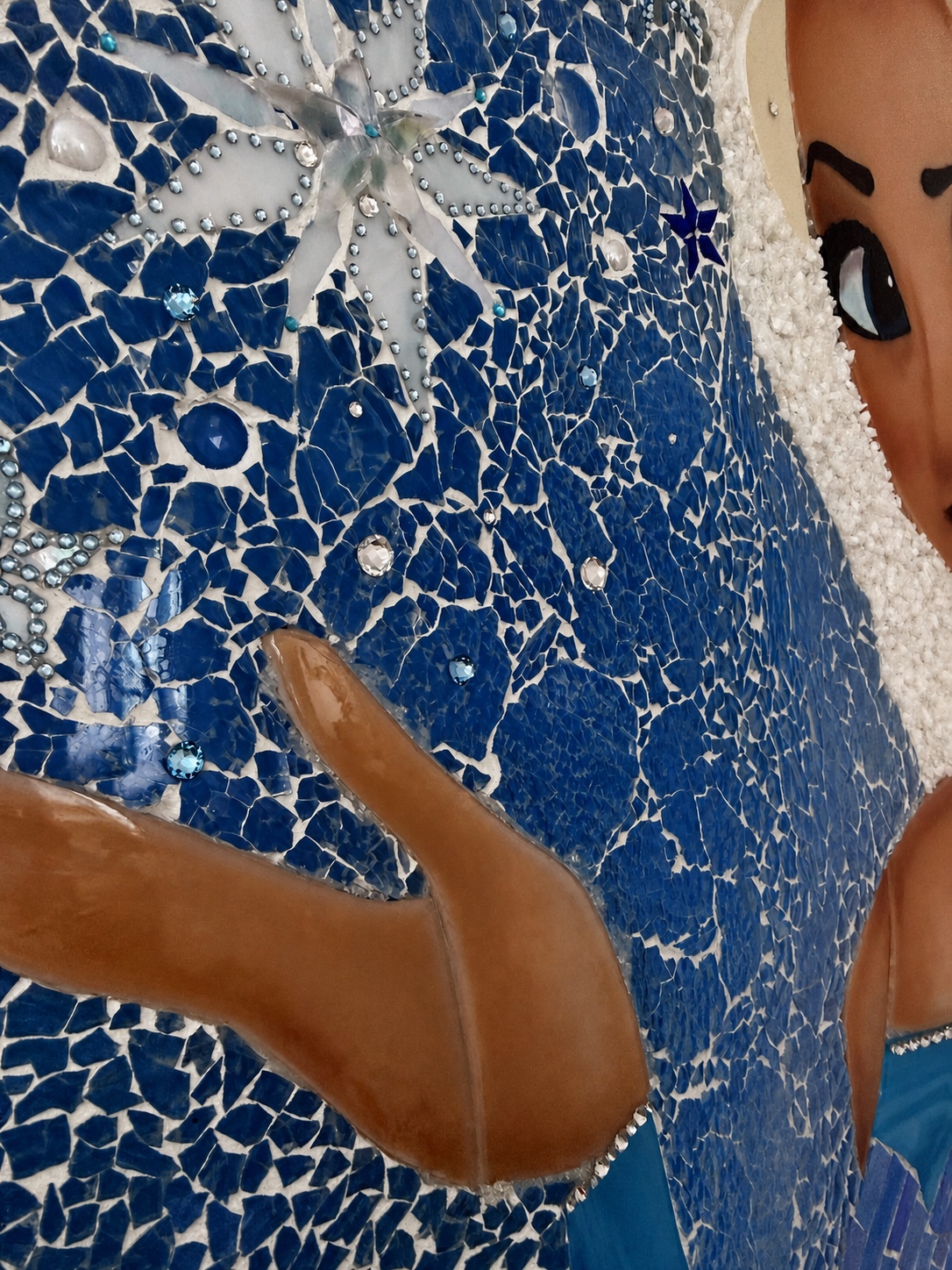 Elsa — hand and cracked glass detail