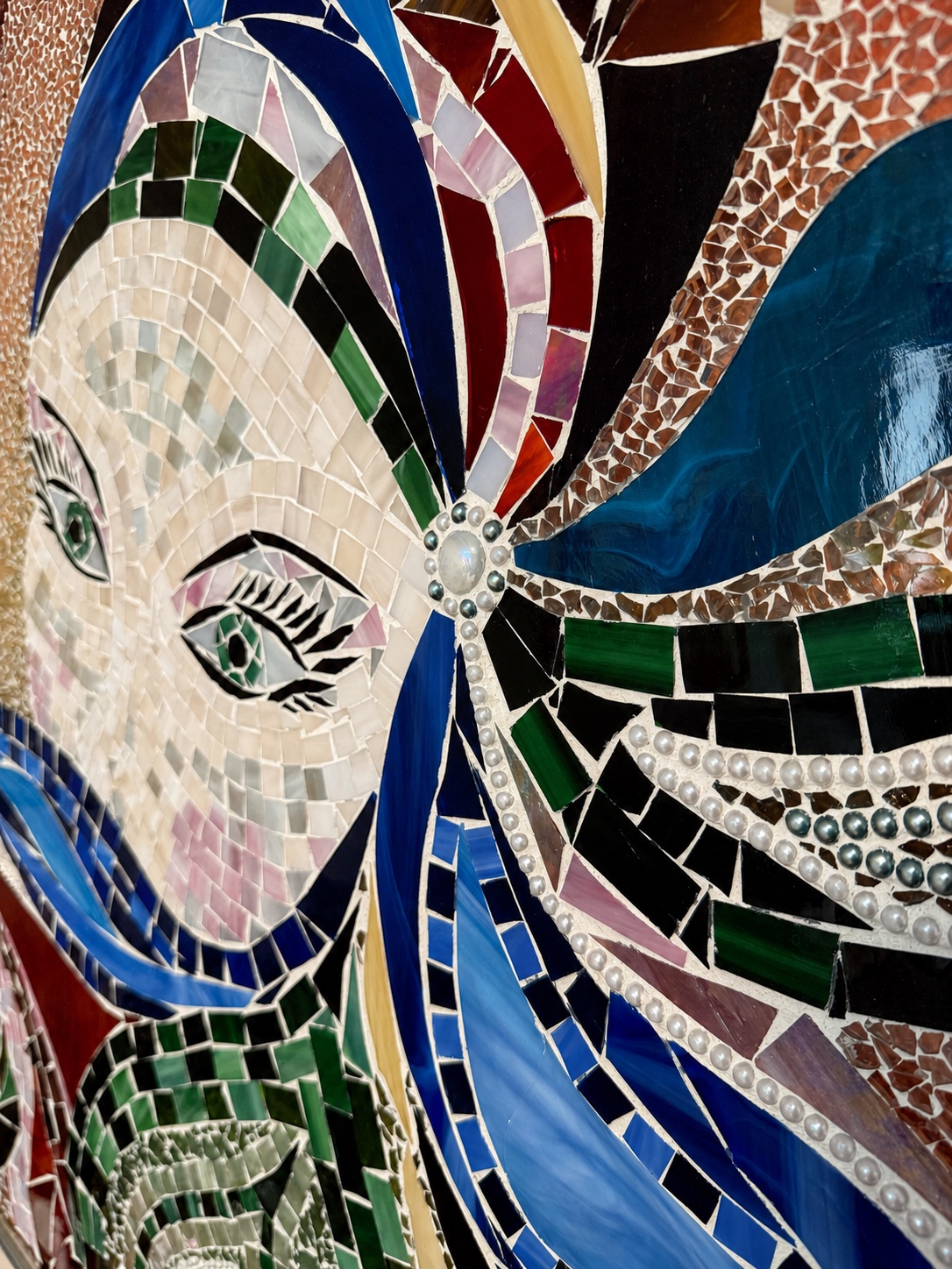Eye of the Desert — face and pearl detail